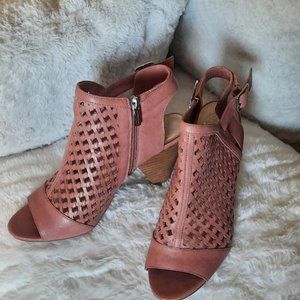 Vince Camuto 10M  Salmon
